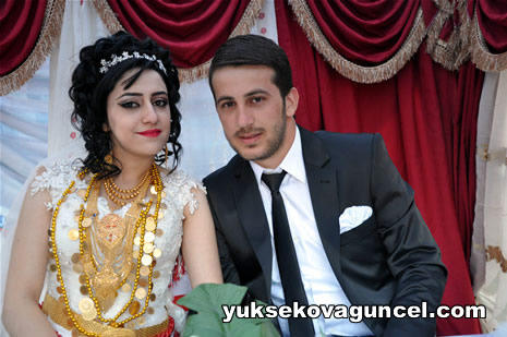 Yüksekova'da 01-02-Eylül 2012'de dünya evine giren çiftlerimizi sizlerler için sayfamıza taşıdık. Yüksekova Güncel Ailesi olarak tüm çitflerimize mutluluklar dileriz. Fotoğraf & Görüntü: Yaşar KAPLAN