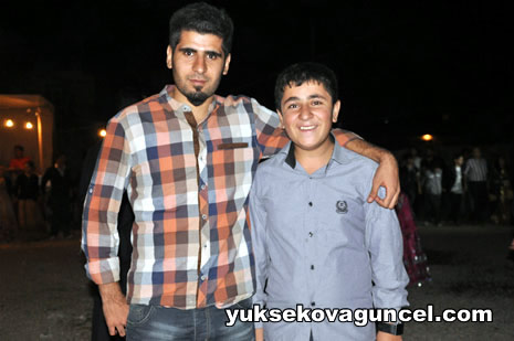 Yüksekova'da 01-02-Eylül 2012'de dünya evine giren çiftlerimizi sizlerler için sayfamıza taşıdık. Yüksekova Güncel Ailesi olarak tüm çitflerimize mutluluklar dileriz. Fotoğraf & Görüntü: Yaşar KAPLAN