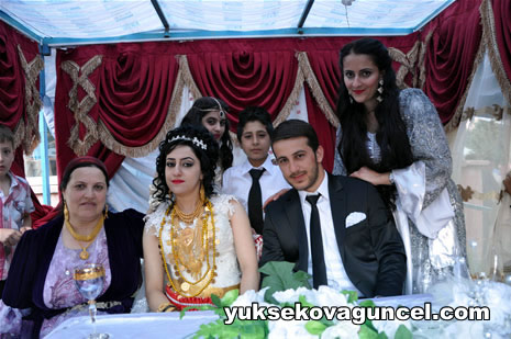 Yüksekova'da 01-02-Eylül 2012'de dünya evine giren çiftlerimizi sizlerler için sayfamıza taşıdık. Yüksekova Güncel Ailesi olarak tüm çitflerimize mutluluklar dileriz. Fotoğraf & Görüntü: Yaşar KAPLAN