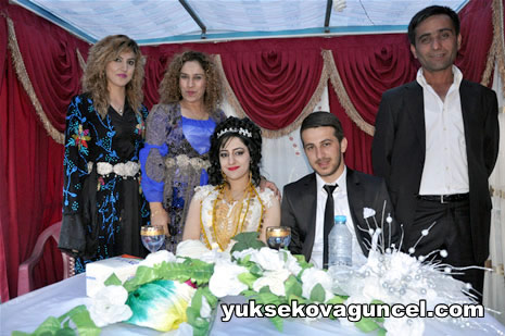 Yüksekova'da 01-02-Eylül 2012'de dünya evine giren çiftlerimizi sizlerler için sayfamıza taşıdık. Yüksekova Güncel Ailesi olarak tüm çitflerimize mutluluklar dileriz. Fotoğraf & Görüntü: Yaşar KAPLAN