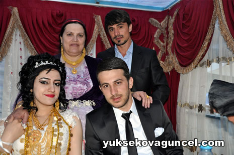 Yüksekova'da 01-02-Eylül 2012'de dünya evine giren çiftlerimizi sizlerler için sayfamıza taşıdık. Yüksekova Güncel Ailesi olarak tüm çitflerimize mutluluklar dileriz. Fotoğraf & Görüntü: Yaşar KAPLAN