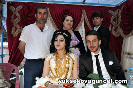 Yüksekova'da 01-02-Eylül 2012'de dünya evine giren çiftlerimizi sizlerler için sayfamıza taşıdık. Yüksekova Güncel Ailesi olarak tüm çitflerimize mutluluklar dileriz. Fotoğraf & Görüntü: Yaşar KAPLAN