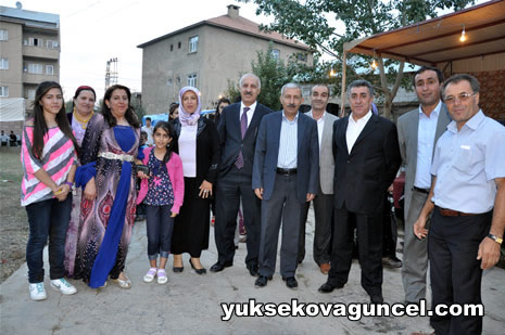 Yüksekova'da 01-02-Eylül 2012'de dünya evine giren çiftlerimizi sizlerler için sayfamıza taşıdık. Yüksekova Güncel Ailesi olarak tüm çitflerimize mutluluklar dileriz. Fotoğraf & Görüntü: Yaşar KAPLAN