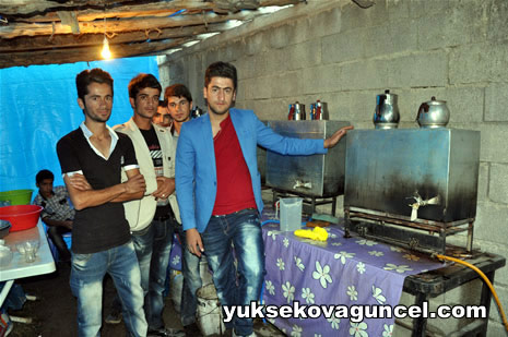 Yüksekova'da 01-02-Eylül 2012'de dünya evine giren çiftlerimizi sizlerler için sayfamıza taşıdık. Yüksekova Güncel Ailesi olarak tüm çitflerimize mutluluklar dileriz. Fotoğraf & Görüntü: Yaşar KAPLAN