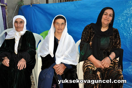 Yüksekova'da 01-02-Eylül 2012'de dünya evine giren çiftlerimizi sizlerler için sayfamıza taşıdık. Yüksekova Güncel Ailesi olarak tüm çitflerimize mutluluklar dileriz. Fotoğraf & Görüntü: Yaşar KAPLAN