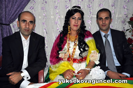 Yüksekova'da 01-02-Eylül 2012'de dünya evine giren çiftlerimizi sizlerler için sayfamıza taşıdık. Yüksekova Güncel Ailesi olarak tüm çitflerimize mutluluklar dileriz. Fotoğraf & Görüntü: Yaşar KAPLAN