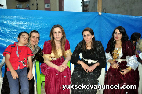 Yüksekova'da 01-02-Eylül 2012'de dünya evine giren çiftlerimizi sizlerler için sayfamıza taşıdık. Yüksekova Güncel Ailesi olarak tüm çitflerimize mutluluklar dileriz. Fotoğraf & Görüntü: Yaşar KAPLAN