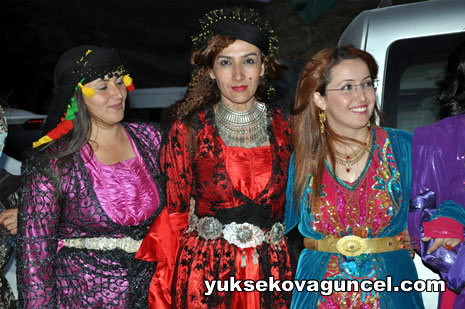 Yüksekova'da 01-02-Eylül 2012'de dünya evine giren çiftlerimizi sizlerler için sayfamıza taşıdık. Yüksekova Güncel Ailesi olarak tüm çitflerimize mutluluklar dileriz. Fotoğraf & Görüntü: Yaşar KAPLAN