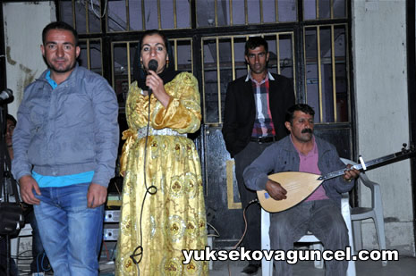 Yüksekova'da 01-02-Eylül 2012'de dünya evine giren çiftlerimizi sizlerler için sayfamıza taşıdık. Yüksekova Güncel Ailesi olarak tüm çitflerimize mutluluklar dileriz. Fotoğraf & Görüntü: Yaşar KAPLAN