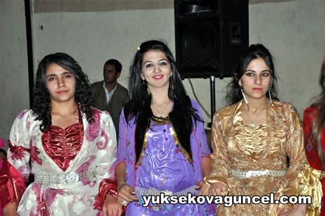 Yüksekova'da 01-02-Eylül 2012'de dünya evine giren çiftlerimizi sizlerler için sayfamıza taşıdık. Yüksekova Güncel Ailesi olarak tüm çitflerimize mutluluklar dileriz. Fotoğraf & Görüntü: Yaşar KAPLAN