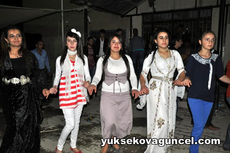 Yüksekova'da 01-02-Eylül 2012'de dünya evine giren çiftlerimizi sizlerler için sayfamıza taşıdık. Yüksekova Güncel Ailesi olarak tüm çitflerimize mutluluklar dileriz. Fotoğraf & Görüntü: Yaşar KAPLAN