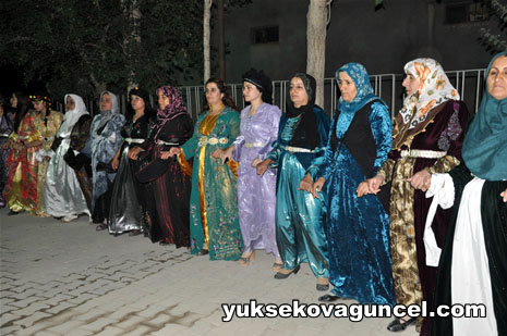 Yüksekova'da 01-02-Eylül 2012'de dünya evine giren çiftlerimizi sizlerler için sayfamıza taşıdık. Yüksekova Güncel Ailesi olarak tüm çitflerimize mutluluklar dileriz. Fotoğraf & Görüntü: Yaşar KAPLAN