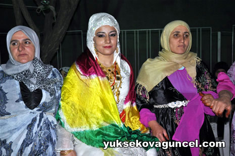 Yüksekova'da 01-02-Eylül 2012'de dünya evine giren çiftlerimizi sizlerler için sayfamıza taşıdık. Yüksekova Güncel Ailesi olarak tüm çitflerimize mutluluklar dileriz. Fotoğraf & Görüntü: Yaşar KAPLAN