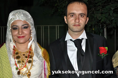 Yüksekova'da 01-02-Eylül 2012'de dünya evine giren çiftlerimizi sizlerler için sayfamıza taşıdık. Yüksekova Güncel Ailesi olarak tüm çitflerimize mutluluklar dileriz. Fotoğraf & Görüntü: Yaşar KAPLAN