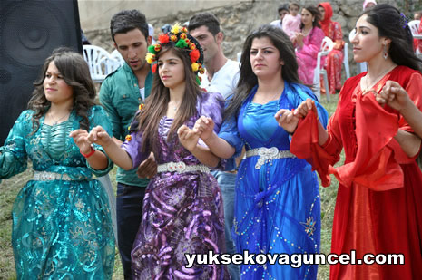 Yüksekova'da 01-02-Eylül 2012'de dünya evine giren çiftlerimizi sizlerler için sayfamıza taşıdık. Yüksekova Güncel Ailesi olarak tüm çitflerimize mutluluklar dileriz. Fotoğraf & Görüntü: Yaşar KAPLAN