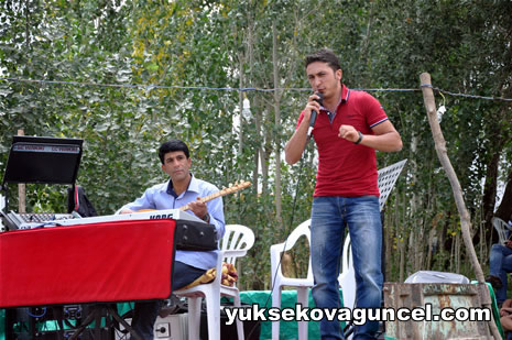 Yüksekova'da 01-02-Eylül 2012'de dünya evine giren çiftlerimizi sizlerler için sayfamıza taşıdık. Yüksekova Güncel Ailesi olarak tüm çitflerimize mutluluklar dileriz. Fotoğraf & Görüntü: Yaşar KAPLAN