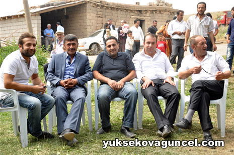 Yüksekova'da 01-02-Eylül 2012'de dünya evine giren çiftlerimizi sizlerler için sayfamıza taşıdık. Yüksekova Güncel Ailesi olarak tüm çitflerimize mutluluklar dileriz. Fotoğraf & Görüntü: Yaşar KAPLAN