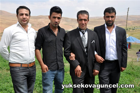 Yüksekova'da 01-02-Eylül 2012'de dünya evine giren çiftlerimizi sizlerler için sayfamıza taşıdık. Yüksekova Güncel Ailesi olarak tüm çitflerimize mutluluklar dileriz. Fotoğraf & Görüntü: Yaşar KAPLAN