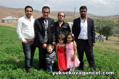 Yüksekova'da 01-02-Eylül 2012'de dünya evine giren çiftlerimizi sizlerler için sayfamıza taşıdık. Yüksekova Güncel Ailesi olarak tüm çitflerimize mutluluklar dileriz. Fotoğraf & Görüntü: Yaşar KAPLAN