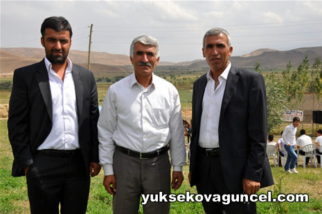 Yüksekova'da 01-02-Eylül 2012'de dünya evine giren çiftlerimizi sizlerler için sayfamıza taşıdık. Yüksekova Güncel Ailesi olarak tüm çitflerimize mutluluklar dileriz. Fotoğraf & Görüntü: Yaşar KAPLAN