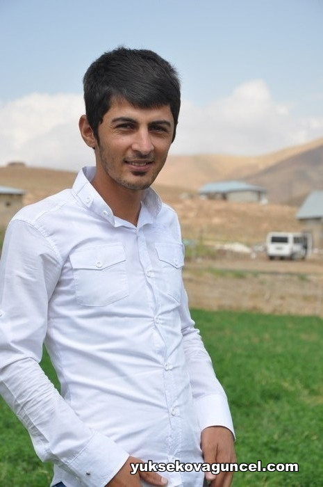 Yüksekova'da 01-02-Eylül 2012'de dünya evine giren çiftlerimizi sizlerler için sayfamıza taşıdık. Yüksekova Güncel Ailesi olarak tüm çitflerimize mutluluklar dileriz. Fotoğraf & Görüntü: Yaşar KAPLAN