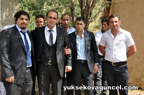 Yüksekova'da 01-02-Eylül 2012'de dünya evine giren çiftlerimizi sizlerler için sayfamıza taşıdık. Yüksekova Güncel Ailesi olarak tüm çitflerimize mutluluklar dileriz. Fotoğraf & Görüntü: Yaşar KAPLAN