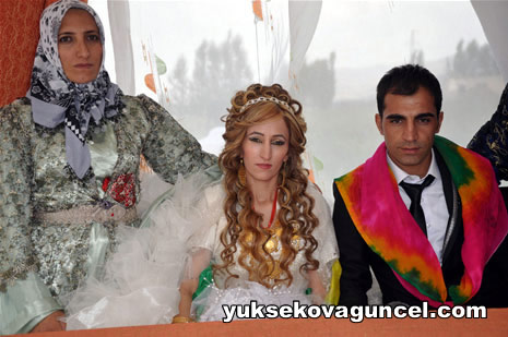 Yüksekova'da 01-02-Eylül 2012'de dünya evine giren çiftlerimizi sizlerler için sayfamıza taşıdık. Yüksekova Güncel Ailesi olarak tüm çitflerimize mutluluklar dileriz. Fotoğraf & Görüntü: Yaşar KAPLAN