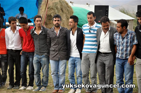 Yüksekova'da 01-02-Eylül 2012'de dünya evine giren çiftlerimizi sizlerler için sayfamıza taşıdık. Yüksekova Güncel Ailesi olarak tüm çitflerimize mutluluklar dileriz. Fotoğraf & Görüntü: Yaşar KAPLAN