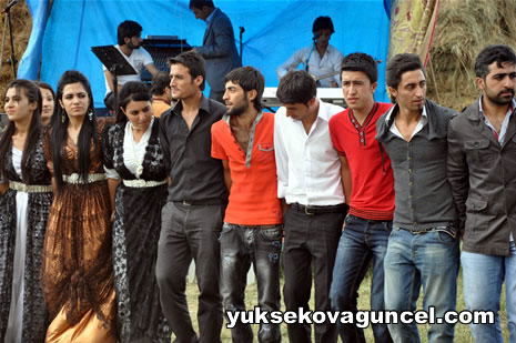 Yüksekova'da 01-02-Eylül 2012'de dünya evine giren çiftlerimizi sizlerler için sayfamıza taşıdık. Yüksekova Güncel Ailesi olarak tüm çitflerimize mutluluklar dileriz. Fotoğraf & Görüntü: Yaşar KAPLAN