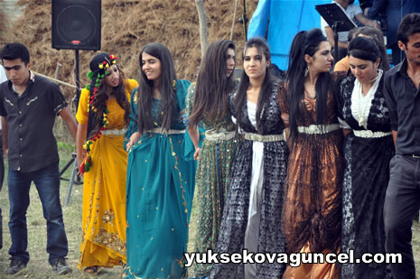 Yüksekova'da 01-02-Eylül 2012'de dünya evine giren çiftlerimizi sizlerler için sayfamıza taşıdık. Yüksekova Güncel Ailesi olarak tüm çitflerimize mutluluklar dileriz. Fotoğraf & Görüntü: Yaşar KAPLAN