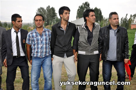 Yüksekova'da 01-02-Eylül 2012'de dünya evine giren çiftlerimizi sizlerler için sayfamıza taşıdık. Yüksekova Güncel Ailesi olarak tüm çitflerimize mutluluklar dileriz. Fotoğraf & Görüntü: Yaşar KAPLAN