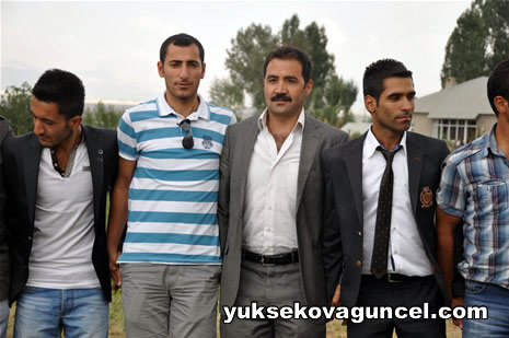 Yüksekova'da 01-02-Eylül 2012'de dünya evine giren çiftlerimizi sizlerler için sayfamıza taşıdık. Yüksekova Güncel Ailesi olarak tüm çitflerimize mutluluklar dileriz. Fotoğraf & Görüntü: Yaşar KAPLAN