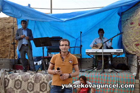 Yüksekova'da 01-02-Eylül 2012'de dünya evine giren çiftlerimizi sizlerler için sayfamıza taşıdık. Yüksekova Güncel Ailesi olarak tüm çitflerimize mutluluklar dileriz. Fotoğraf & Görüntü: Yaşar KAPLAN