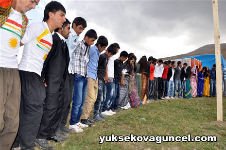 Yüksekova'da 01-02-Eylül 2012'de dünya evine giren çiftlerimizi sizlerler için sayfamıza taşıdık. Yüksekova Güncel Ailesi olarak tüm çitflerimize mutluluklar dileriz. Fotoğraf & Görüntü: Yaşar KAPLAN