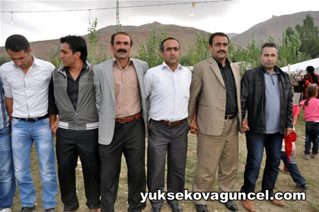 Yüksekova'da 01-02-Eylül 2012'de dünya evine giren çiftlerimizi sizlerler için sayfamıza taşıdık. Yüksekova Güncel Ailesi olarak tüm çitflerimize mutluluklar dileriz. Fotoğraf & Görüntü: Yaşar KAPLAN