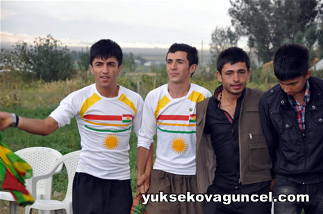 Yüksekova'da 01-02-Eylül 2012'de dünya evine giren çiftlerimizi sizlerler için sayfamıza taşıdık. Yüksekova Güncel Ailesi olarak tüm çitflerimize mutluluklar dileriz. Fotoğraf & Görüntü: Yaşar KAPLAN