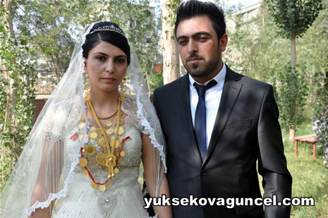 Yüksekova'da 01-02-Eylül 2012'de dünya evine giren çiftlerimizi sizlerler için sayfamıza taşıdık. Yüksekova Güncel Ailesi olarak tüm çitflerimize mutluluklar dileriz. Fotoğraf & Görüntü: Yaşar KAPLAN