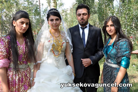 Yüksekova'da 01-02-Eylül 2012'de dünya evine giren çiftlerimizi sizlerler için sayfamıza taşıdık. Yüksekova Güncel Ailesi olarak tüm çitflerimize mutluluklar dileriz. Fotoğraf & Görüntü: Yaşar KAPLAN