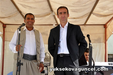 Yüksekova'da 01-02-Eylül 2012'de dünya evine giren çiftlerimizi sizlerler için sayfamıza taşıdık. Yüksekova Güncel Ailesi olarak tüm çitflerimize mutluluklar dileriz. Fotoğraf & Görüntü: Yaşar KAPLAN