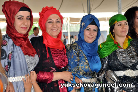 Yüksekova'da 01-02-Eylül 2012'de dünya evine giren çiftlerimizi sizlerler için sayfamıza taşıdık. Yüksekova Güncel Ailesi olarak tüm çitflerimize mutluluklar dileriz. Fotoğraf & Görüntü: Yaşar KAPLAN