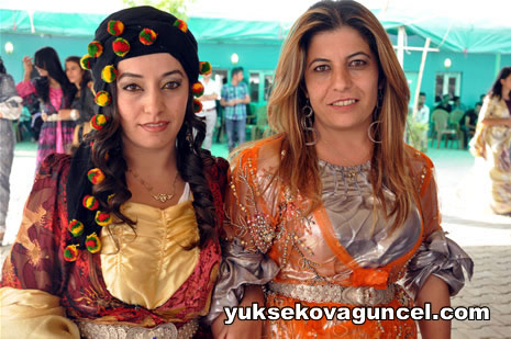 Yüksekova'da 01-02-Eylül 2012'de dünya evine giren çiftlerimizi sizlerler için sayfamıza taşıdık. Yüksekova Güncel Ailesi olarak tüm çitflerimize mutluluklar dileriz. Fotoğraf & Görüntü: Yaşar KAPLAN