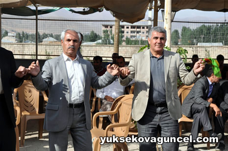 Yüksekova'da 01-02-Eylül 2012'de dünya evine giren çiftlerimizi sizlerler için sayfamıza taşıdık. Yüksekova Güncel Ailesi olarak tüm çitflerimize mutluluklar dileriz. Fotoğraf & Görüntü: Yaşar KAPLAN