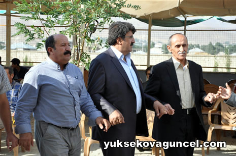 Yüksekova'da 01-02-Eylül 2012'de dünya evine giren çiftlerimizi sizlerler için sayfamıza taşıdık. Yüksekova Güncel Ailesi olarak tüm çitflerimize mutluluklar dileriz. Fotoğraf & Görüntü: Yaşar KAPLAN