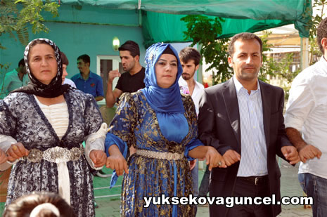 Yüksekova'da 01-02-Eylül 2012'de dünya evine giren çiftlerimizi sizlerler için sayfamıza taşıdık. Yüksekova Güncel Ailesi olarak tüm çitflerimize mutluluklar dileriz. Fotoğraf & Görüntü: Yaşar KAPLAN