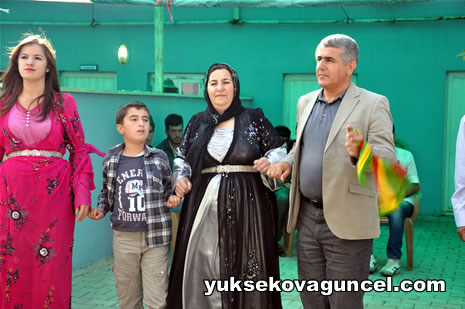 Yüksekova'da 01-02-Eylül 2012'de dünya evine giren çiftlerimizi sizlerler için sayfamıza taşıdık. Yüksekova Güncel Ailesi olarak tüm çitflerimize mutluluklar dileriz. Fotoğraf & Görüntü: Yaşar KAPLAN