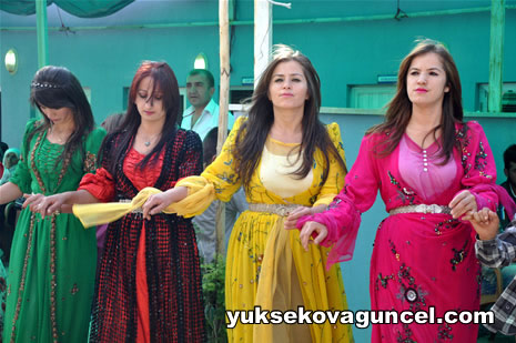 Yüksekova'da 01-02-Eylül 2012'de dünya evine giren çiftlerimizi sizlerler için sayfamıza taşıdık. Yüksekova Güncel Ailesi olarak tüm çitflerimize mutluluklar dileriz. Fotoğraf & Görüntü: Yaşar KAPLAN