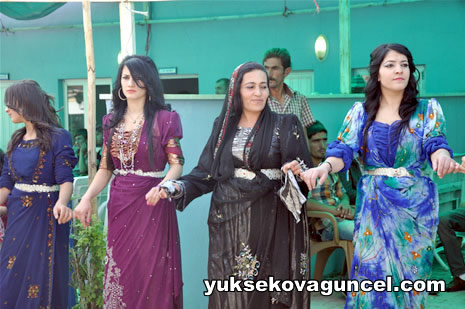 Yüksekova'da 01-02-Eylül 2012'de dünya evine giren çiftlerimizi sizlerler için sayfamıza taşıdık. Yüksekova Güncel Ailesi olarak tüm çitflerimize mutluluklar dileriz. Fotoğraf & Görüntü: Yaşar KAPLAN