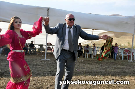 Yüksekova'da 01-02-Eylül 2012'de dünya evine giren çiftlerimizi sizlerler için sayfamıza taşıdık. Yüksekova Güncel Ailesi olarak tüm çitflerimize mutluluklar dileriz. Fotoğraf & Görüntü: Yaşar KAPLAN