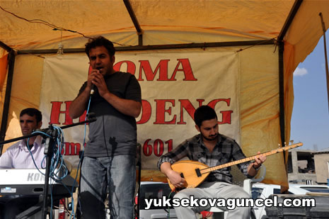 Yüksekova'da 01-02-Eylül 2012'de dünya evine giren çiftlerimizi sizlerler için sayfamıza taşıdık. Yüksekova Güncel Ailesi olarak tüm çitflerimize mutluluklar dileriz. Fotoğraf & Görüntü: Yaşar KAPLAN