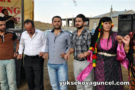 Yüksekova'da 01-02-Eylül 2012'de dünya evine giren çiftlerimizi sizlerler için sayfamıza taşıdık. Yüksekova Güncel Ailesi olarak tüm çitflerimize mutluluklar dileriz. Fotoğraf & Görüntü: Yaşar KAPLAN